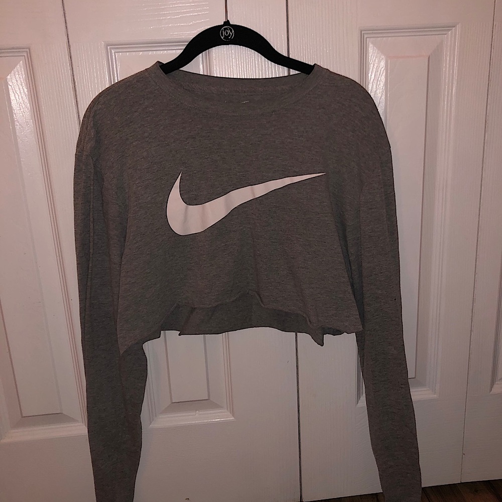 NIKE Crop Top